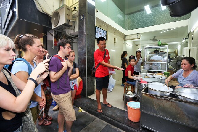 Eat Like a Local: Hanoi Street Food Adventure - Sampling Hanoi classics in the Old Quarter