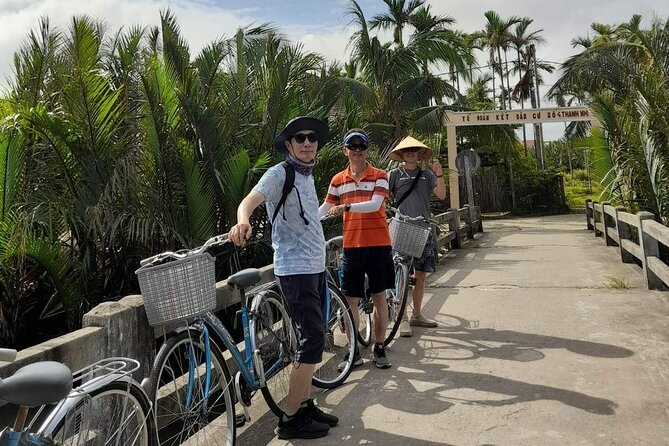 Eco Basket Boat By Bicycle and Vietnamese Set Menu - The round bamboo boat and net fishing