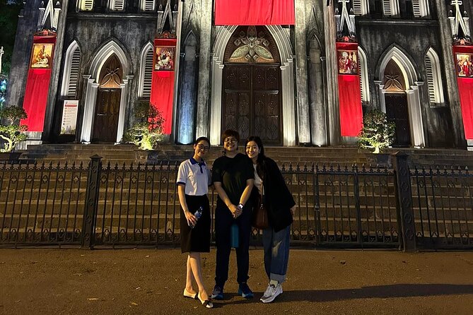 (Evening) HANOI CUSTOMIZED Walking Tour - Hoan Kiem Lake, Hanoi’s Evening Meeting Place