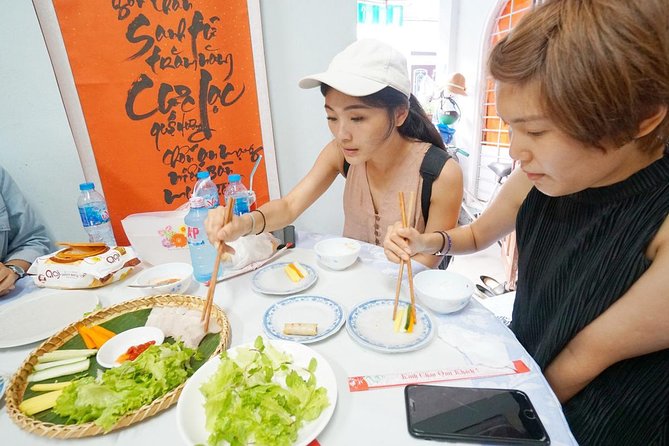 Evening Walking Food Tour, folk game and lantern boat - Cao lau and the dishes that define Hoi An
