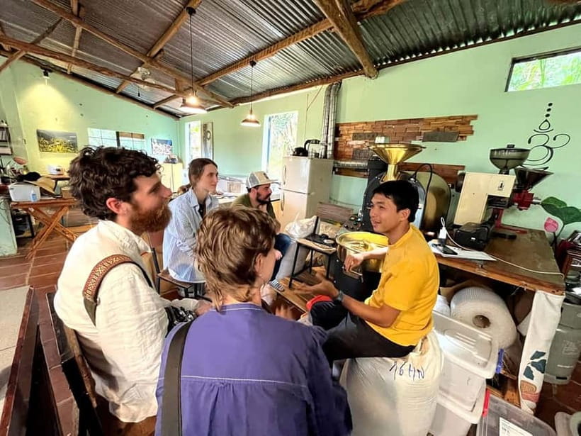 Experience specialty coffee with sustainable coffee farmers - Starting with five coffees from Arabica and Robusta