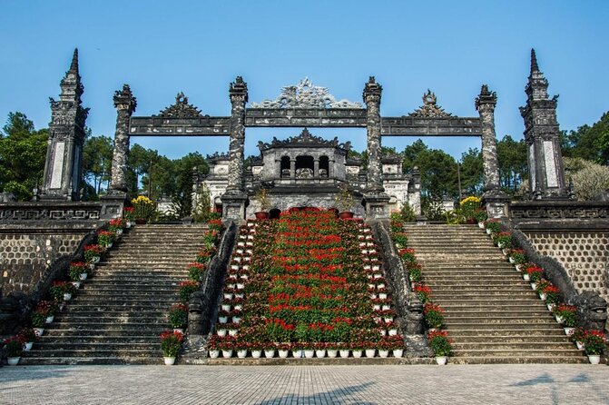 Explore 3 Royal Tombs with Informative English-Speaking Driver - Why an early start improves the experience