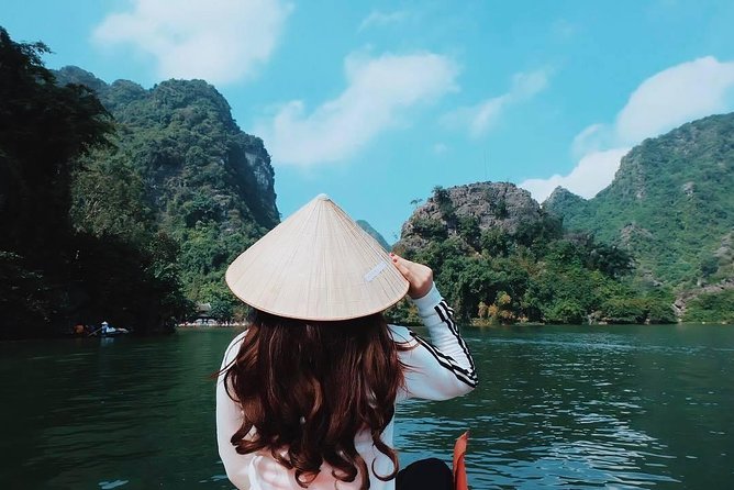 Exploring Bai Dinh Pagoda -Trang An -Mua Cave with Buffet Lunch 1 Day From Hanoi - Guides, group size, and the human side of the tour