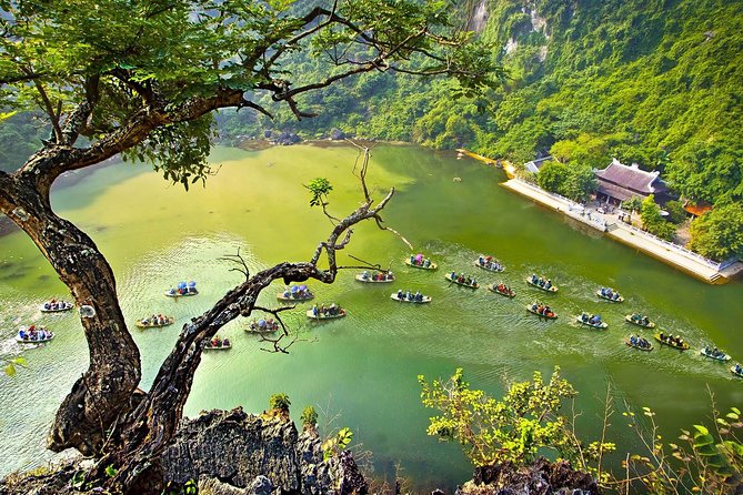 Exploring Bai Dinh Pagoda -Trang An -Mua Cave with Buffet Lunch 1 Day From Hanoi - Bai Dinh Pagoda and its huge Buddha complex