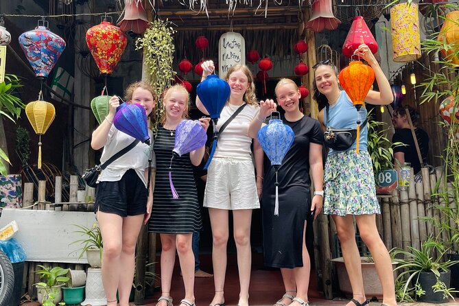 Express Hoi An Lantern Making Class-Foldable lanterns - Finishing with a tassel and folding the lantern