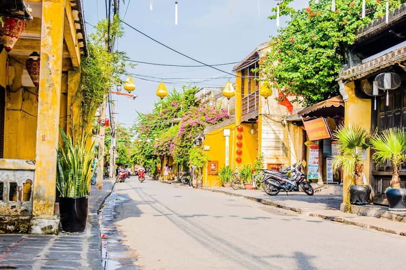 From Da Nang: Hoi An Old Town Tour, Night Market & Boat Ride - Ancient houses that reveal Hoi An’s trading past