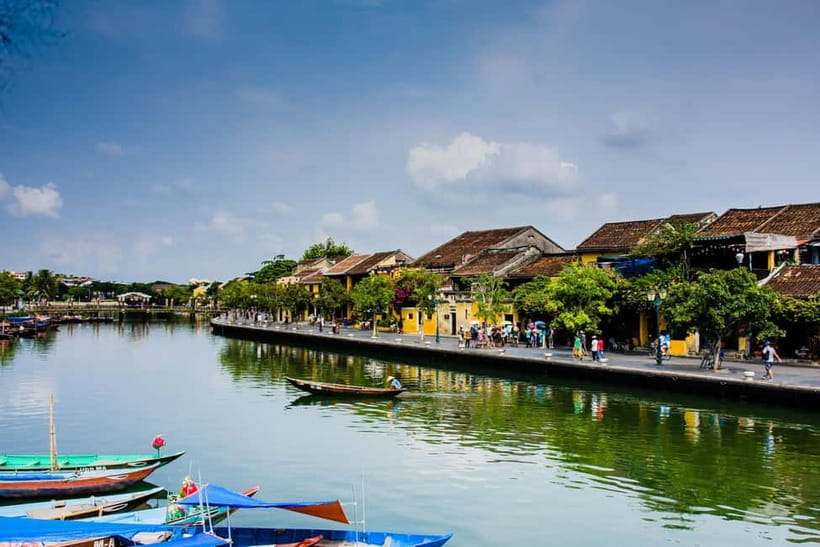 From Da Nang: Hoi An Old Town Tour, Night Market & Boat Ride - Dinner before Hoi An lights up