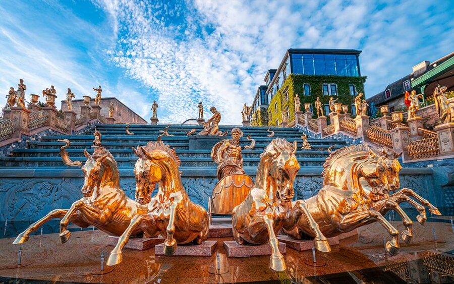 From Da Nang or Hoi An: Ba Na Hills Golden Bridge Tour - French Village and the mountain resort atmosphere