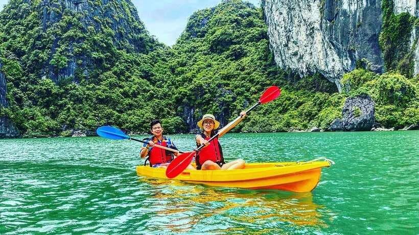 From Hanoi: 1 -Day Halong Bay Cruise With Big & Small Groups - Sung Sot Cave and its stone formations