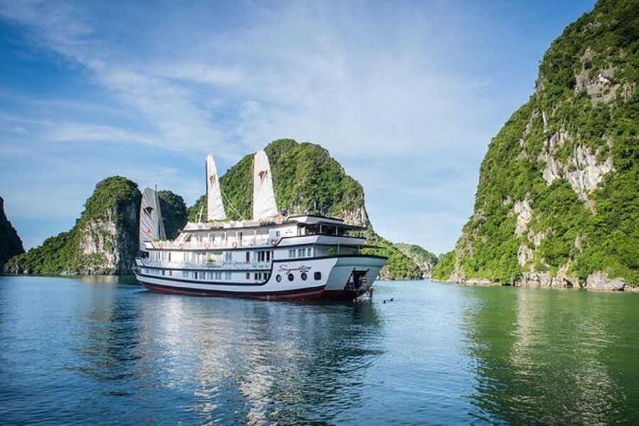 From Hanoi: 2-Day Bai Tu Long Bay Luxury Cruise with Jacuzzi - Five details that shape the experience
