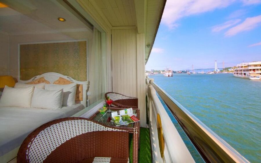 From Hanoi: 2-Day Bai Tu Long Bay Luxury Cruise with Jacuzzi - Who should book this Bai Tu Long cruise?