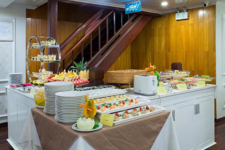 From Hanoi: 2-Day Bai Tu Long Bay Luxury Cruise with Jacuzzi - Night fishing and the comfort of the cabin