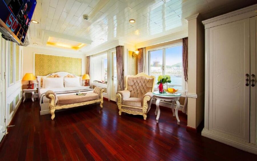 From Hanoi: 2-Day Bai Tu Long Bay Luxury Cruise with Jacuzzi - Service that makes the trip easier