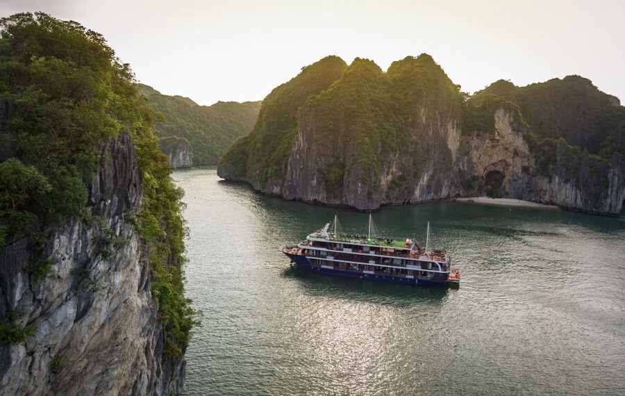 From Hanoi: 2-Day Halong and Lan Ha Bay La Pandora Cruise - Lunch while sailing past Con Vit Islets