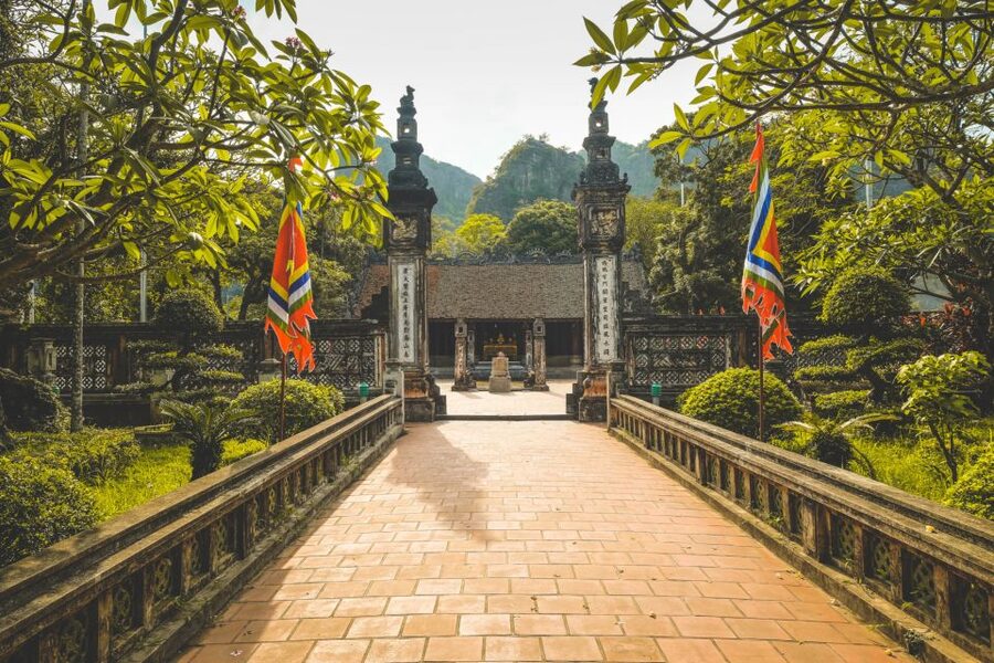From Hanoi: 2-Day Ninh Binh Tour with Accommodation & Meals - Thung Nham Bird Valley by sampan