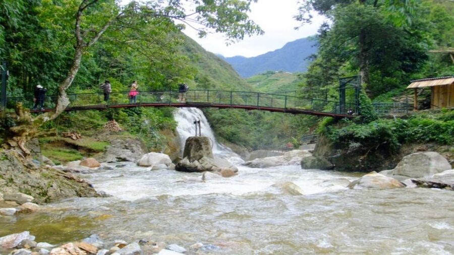 From Hanoi: 2-Day Overnight Sapa Tour by Limousine - Weather, footwear, and what to pack