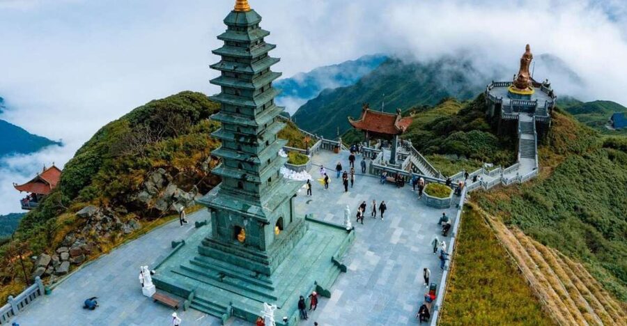 From Hanoi: 2-Day Sapa, Fansipan, and Muong Hoa Valley Tour - The early bus from Hanoi to Sapa