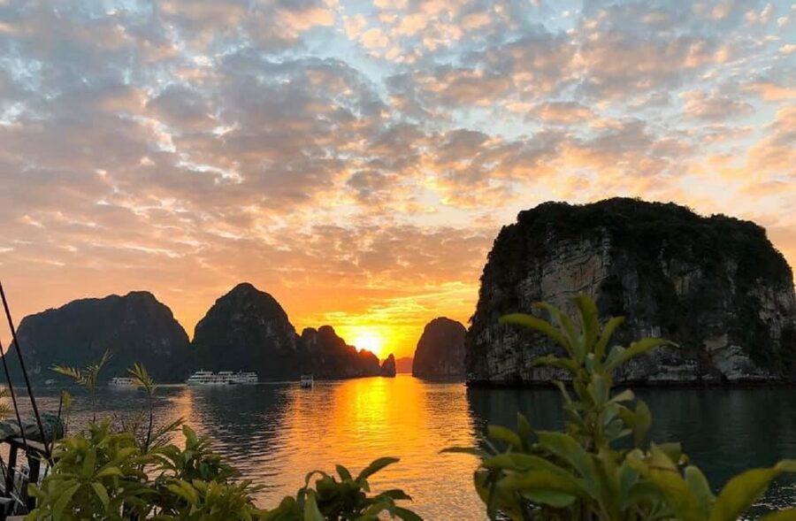 From Hanoi: 3-Day and 2-Night Cruise Stay at Bai Tu Long Bay - Kayaking, Islets, and a Private Beach on Day Two