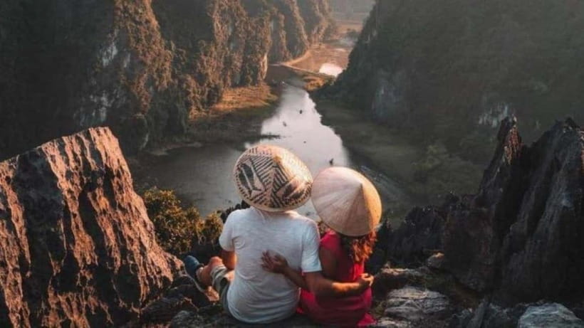 From Hanoi : 4-day Ninh Binh-Halong Bay Cruise with Balcony - Day 1: Hanoi to Hoa Lu, Trang An, and Mua Cave