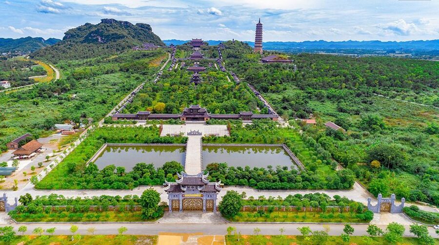 From Hanoi: Bai Dinh, Trang An, and Mua Cave Full-Day Tour - Trang An by boat, with caves and river scenery