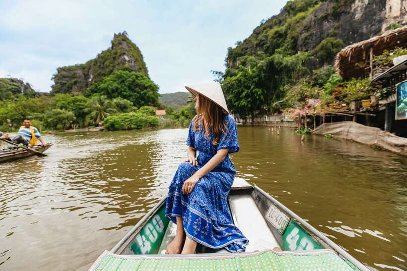 From Hanoi: Full-Day Ninh Binh Highlights Small Group Tour - Lunch beside the Tam Coc River