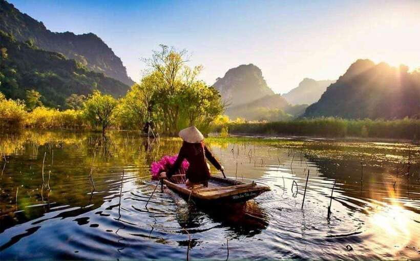 From Hanoi: Full-Day Perfume Pagoda Group Tour with Lunch - Leaving Hanoi for the Perfume Pagoda