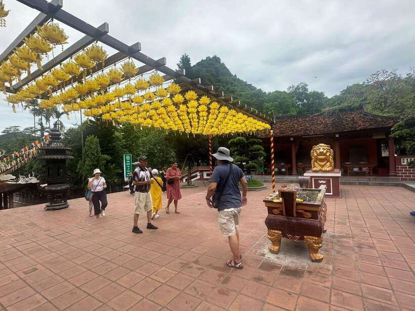 From Hanoi: Full-Day Perfume Pagoda Group Tour with Lunch - Climbing toward Huong Tich Cave