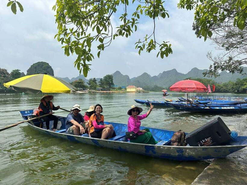 From Hanoi: Full-Day Perfume Pagoda Group Tour with Lunch - A local boat along the Yen Stream
