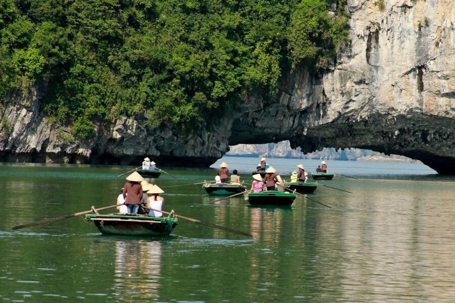 From Hanoi: Ha Long - Bai Tu Long Bay 2-Day 1-Night Cruise - What the meals are really like