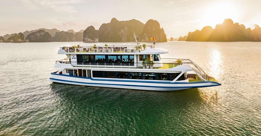From Hanoi: Ha Long Bay 5-star Day Cruise with Buffet Lunch - The guide can shape the whole day