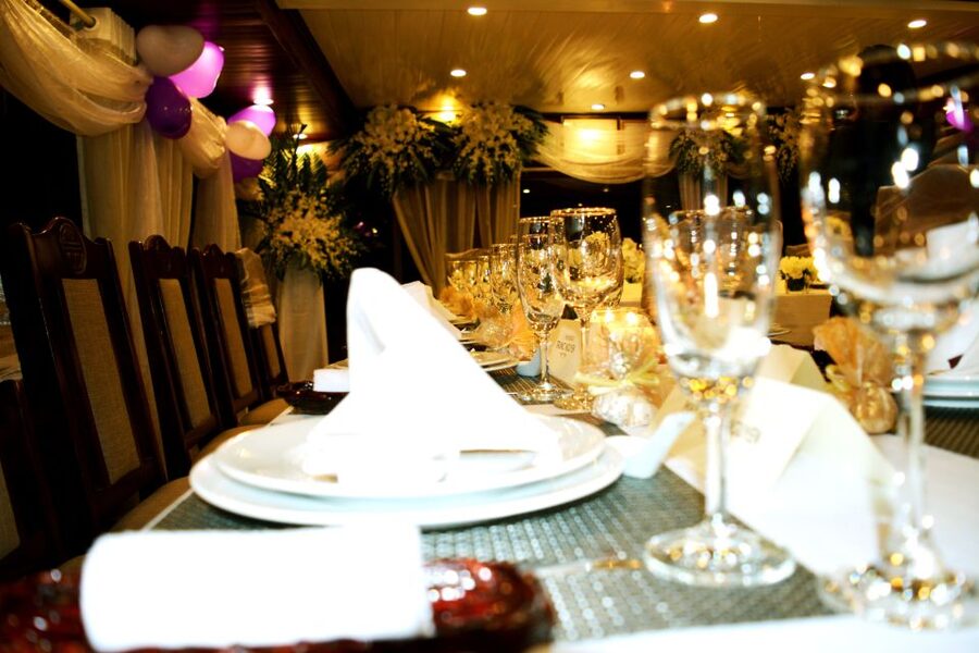 From Hanoi: Halong Explorer 3-Day Deluxe Cruise - Food, service, and the human side of the trip