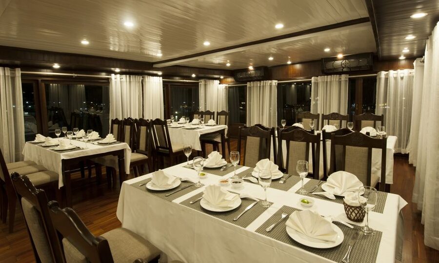 From Hanoi: Halong Explorer 3-Day Deluxe Cruise - Crowds, weather, and the practical trade-offs