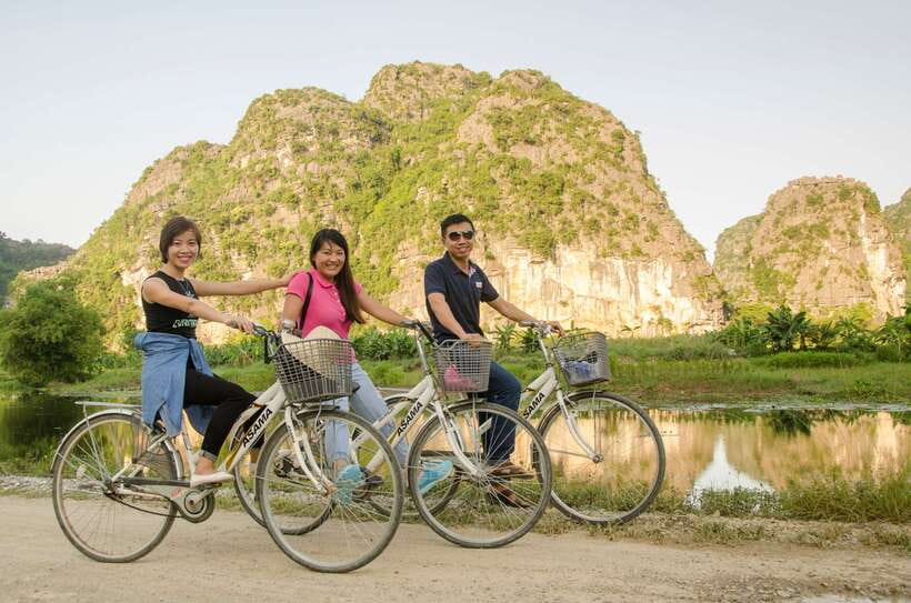 From Hanoi: Hoa Lu/Bai Dinh-Tam Coc/Trang An-Mua Cave Tours - What makes this day trip special