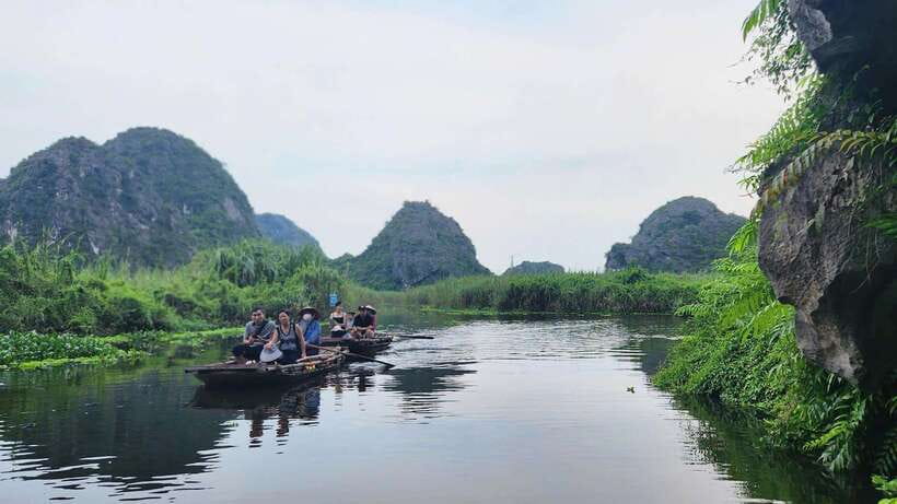 From Hanoi: Hoa Lu/Bai Dinh-Tam Coc/Trang An-Mua Cave Tours - Buffet lunch with more than 20 dishes