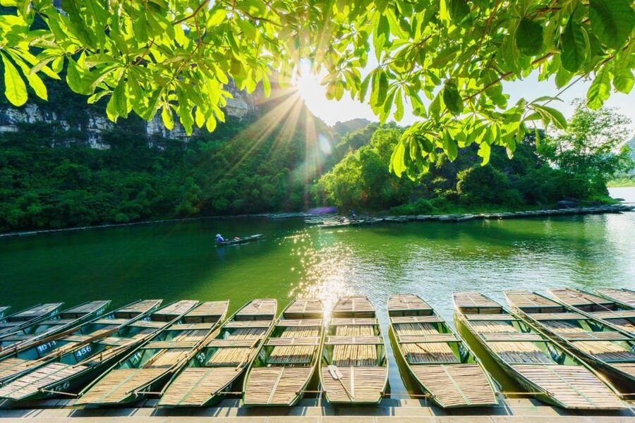 From Hanoi: Hoa Lu & Tam Coc with Buffet lunch & Cycling - Hoa Lu and the temple of King Dinh
