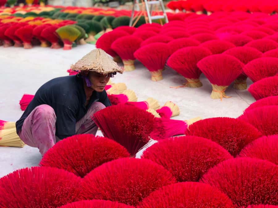 From Hanoi: Incense Village, Conical Hat and HaThai Art Tour - Half-day route: incense and conical hats