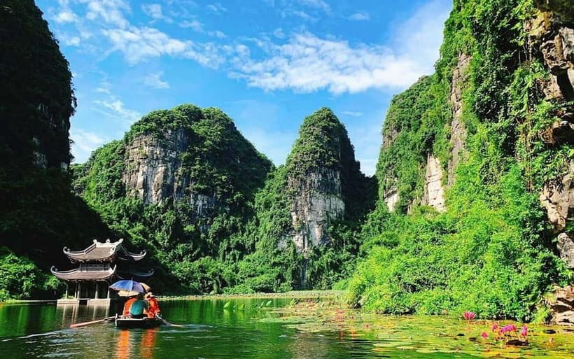 From Hanoi/NinhBinh: HoaLu-Bai Din- TrangAn- MuaCave-BichDon - Bich Dong Pagoda, the quieter second-option choice