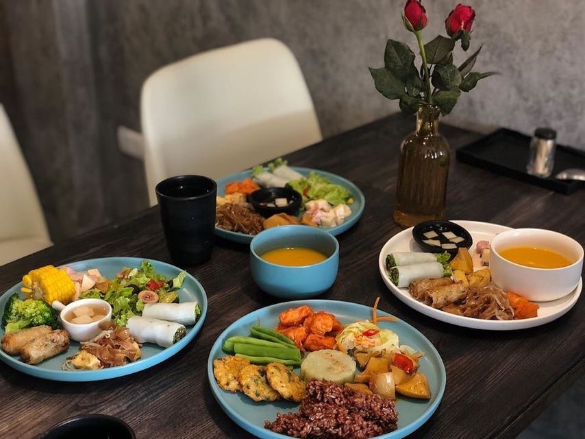 From Hanoi: Old Quarter Vegetarian Food Tour - Guides make the biggest difference