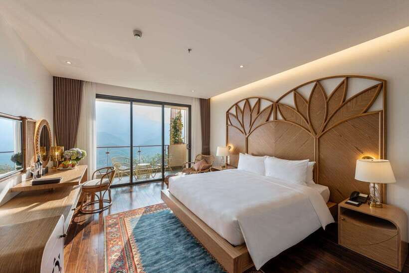 From Hanoi: Premium 2-Day Sapa Adventure with DCAR Limousine - What the guides and group size mean