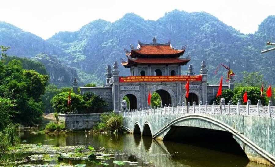 From Hanoi: Tam Coc Boat Trip and Hoa Lu & Mua Cave Tour - Best seasons and weather choices
