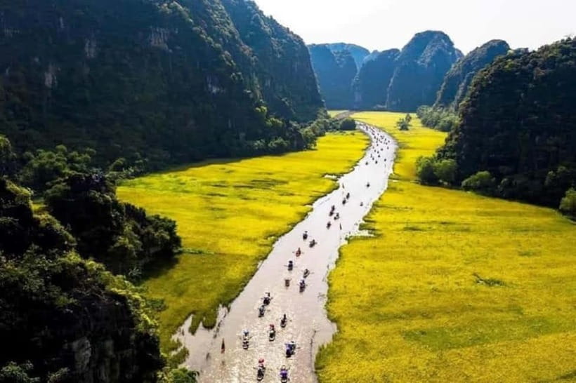 From Hanoi: Tam Coc Boat Trip and Hoa Lu & Mua Cave Tour - What the guides add to the day