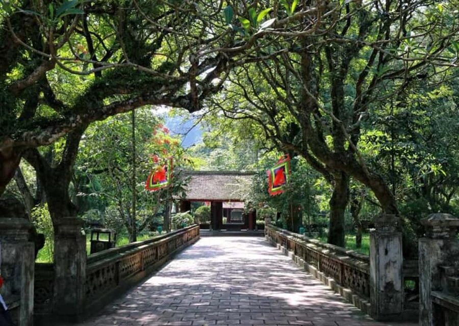 From Hanoi: Trang An eco-tourism - Hoa Lu ancient & Mua Cave - Guides, organization, and the pace of the day