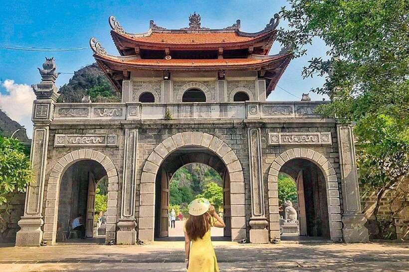 From Ninh Binh: Hoa Lu, Bai Dinh, Trang An, & Mua Cave Tour - The guide is a major part of the experience
