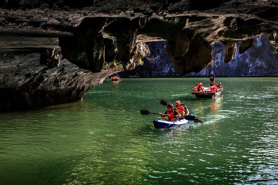 Full day boat trip with Cat Ba's captain Jack - Setting out from Cat Ba at 8:00