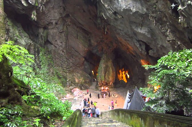 Full Day Tour to Perfume Pagoda with Traditional Boat Ride - Taking the cable car to Huong Tich Cave