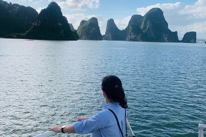 Full Day Trip to Lan Ha Bay with Kayaking in less tourist Areas - Why Lan Ha Bay makes a good alternative to Ha Long Bay