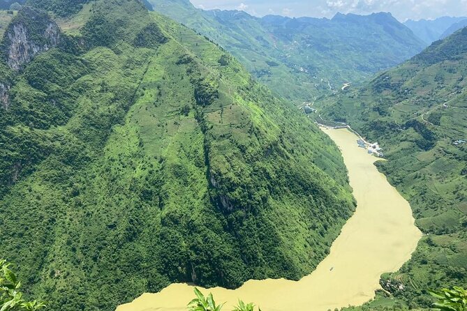 Ha Giang tour 3 days 2 nights - Day 1: 155 kilometers into Ha Giang country