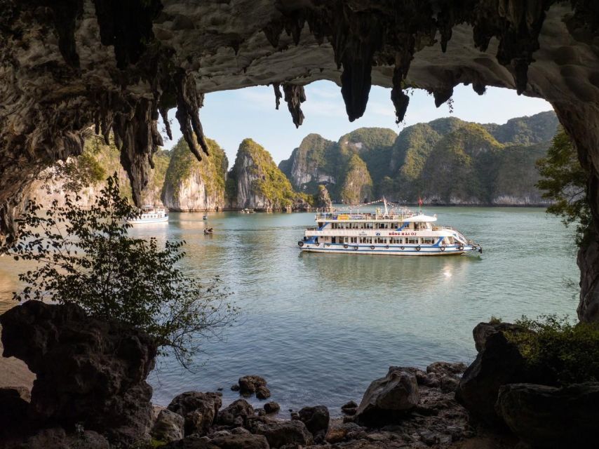 Ha Long: Afternoon Cruise with Lunch, Kayaking, and Swimming - Vietnamese lunch on the boat
