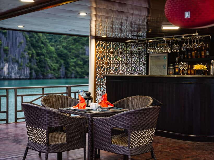 Ha Long Bay: 2-Day Tour with La Pandora Boutique Cruise - Lunch, Disembarkation, and the Ride Back