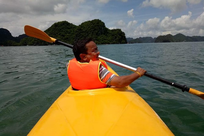 Ha Long Bay Six Hours Trip Kayaking & Swimming on Beach - Guide quality and the pace of the day